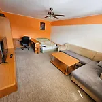 Apartament Wolf Luxusne S Plnou Vybavou S Bezplatnym Parkovanim Smart Tv A Optickym Internetom Priamo V Povazskej Bystrici Ticha Lokalita S Vsade Blizko Vhodne Pre Jednotlivcov Rodiny Pracovne Cesty Turistiku Aj Oddych Plne Vybavena Kuchyna
