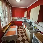 Wolf Luxusne S Plnou Vybavou S Bezplatnym Parkovanim Smart Tv A Optickym Internetom Priamo V Povazskej Bystrici Ticha Lokalita S Vsade Blizko Vhodne Pre Jednotlivcov Rodiny Pracovne Cesty Turistiku Aj Oddych Plne Vybavena Kuchyna *