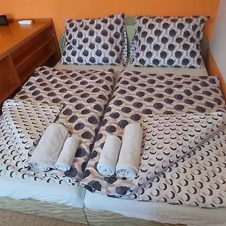 Wolf Luxusne S Plnou Vybavou S Bezplatnym Parkovanim Smart Tv A Optickym Internetom Priamo V Povazskej Bystrici Ticha Lokalita S Vsade Blizko Vhodne Pre Jednotlivcov Rodiny Pracovne Cesty Turistiku Aj Oddych Plne Vybavena Kuchyna Apartment