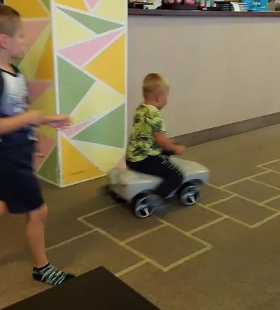 Wolf Luxusne S Plnou Vybavou S Bezplatnym Parkovanim Smart Tv A Optickym Internetom Priamo V Povazskej Bystrici Ticha Lokalita S Vsade Blizko Vhodne Pre Jednotlivcov Rodiny Pracovne Cesty Turistiku Aj Oddych Plne Vybavena Kuchyna * Považská Bystrica