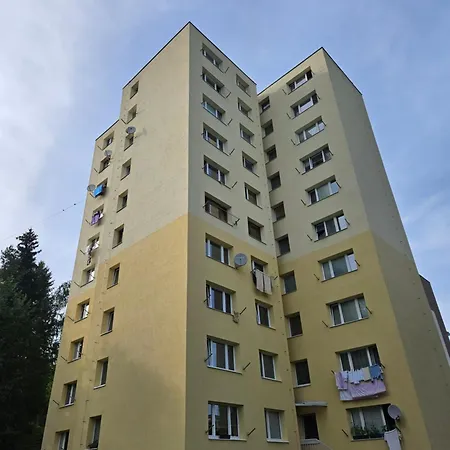 Wolf Luxusne S Plnou Vybavou S Bezplatnym Parkovanim Smart Tv A Optickym Internetom Priamo V Povazskej Bystrici Ticha Lokalita S Vsade Blizko Vhodne Pre Jednotlivcov Rodiny Pracovne Cesty Turistiku Aj Oddych Plne Vybavena Kuchyna *