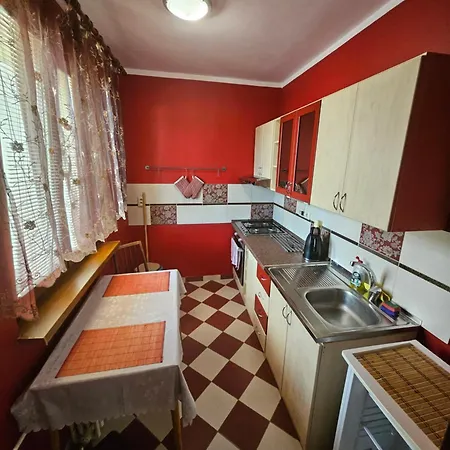 Wolf Luxusne S Plnou Vybavou S Bezplatnym Parkovanim Smart Tv A Optickym Internetom Priamo V Povazskej Bystrici Ticha Lokalita S Vsade Blizko Vhodne Pre Jednotlivcov Rodiny Pracovne Cesty Turistiku Aj Oddych Plne Vybavena Kuchyna *