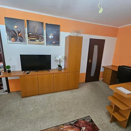 Apartman Wolf Luxusne S Plnou Vybavou S Bezplatnym Parkovanim Smart Tv A Optickym Internetom Priamo V Povazskej Bystrici Ticha Lokalita S Vsade Blizko Vhodne Pre Jednotlivcov Rodiny Pracovne Cesty Turistiku Aj Oddych Plne Vybavena Kuchyna *