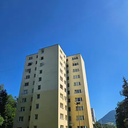 Wolf Luxusne S Plnou Vybavou S Bezplatnym Parkovanim Smart Tv A Optickym Internetom Priamo V Povazskej Bystrici Ticha Lokalita S Vsade Blizko Vhodne Pre Jednotlivcov Rodiny Pracovne Cesty Turistiku Aj Oddych Plne Vybavena Kuchyna