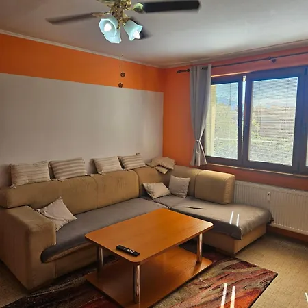 Apartman Wolf Luxusne S Plnou Vybavou S Bezplatnym Parkovanim Smart Tv A Optickym Internetom Priamo V Povazskej Bystrici Ticha Lokalita S Vsade Blizko Vhodne Pre Jednotlivcov Rodiny Pracovne Cesty Turistiku Aj Oddych Plne Vybavena Kuchyna Považská Bystrica
