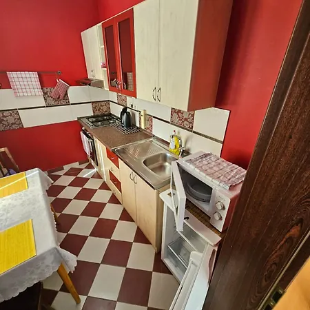 Wolf Luxusne S Plnou Vybavou S Bezplatnym Parkovanim Smart Tv A Optickym Internetom Priamo V Povazskej Bystrici Ticha Lokalita S Vsade Blizko Vhodne Pre Jednotlivcov Rodiny Pracovne Cesty Turistiku Aj Oddych Plne Vybavena Kuchyna Považská Bystrica