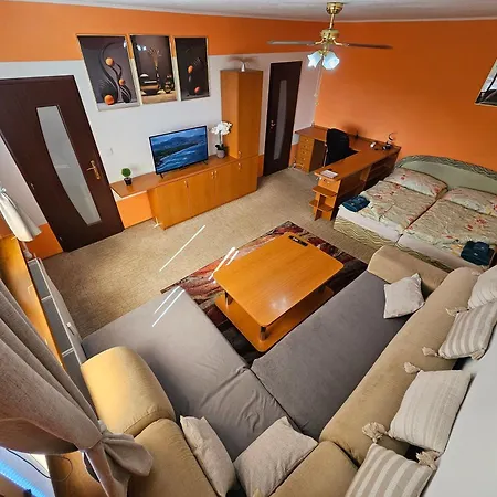 Wolf Luxusne S Plnou Vybavou S Bezplatnym Parkovanim Smart Tv A Optickym Internetom Priamo V Povazskej Bystrici Ticha Lokalita S Vsade Blizko Vhodne Pre Jednotlivcov Rodiny Pracovne Cesty Turistiku Aj Oddych Plne Vybavena Kuchyna * Považská Bystrica