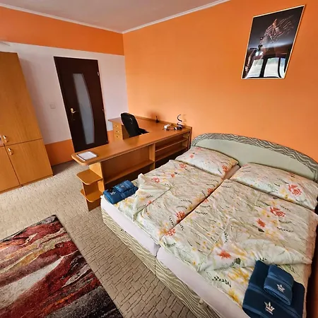 Wolf Luxusne S Plnou Vybavou S Bezplatnym Parkovanim Smart Tv A Optickym Internetom Priamo V Povazskej Bystrici Ticha Lokalita S Vsade Blizko Vhodne Pre Jednotlivcov Rodiny Pracovne Cesty Turistiku Aj Oddych Plne Vybavena Kuchyna Považská Bystrica
