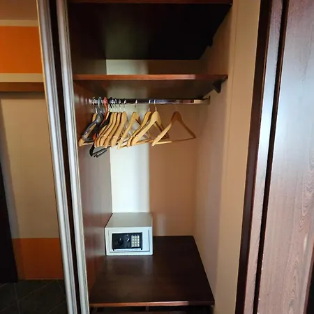 Apartman Wolf Luxusne S Plnou Vybavou S Bezplatnym Parkovanim Smart Tv A Optickym Internetom Priamo V Povazskej Bystrici Ticha Lokalita S Vsade Blizko Vhodne Pre Jednotlivcov Rodiny Pracovne Cesty Turistiku Aj Oddych Plne Vybavena Kuchyna