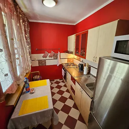 Wolf Luxusne S Plnou Vybavou S Bezplatnym Parkovanim Smart Tv A Optickym Internetom Priamo V Povazskej Bystrici Ticha Lokalita S Vsade Blizko Vhodne Pre Jednotlivcov Rodiny Pracovne Cesty Turistiku Aj Oddych Plne Vybavena Kuchyna Apartman