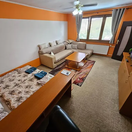 Wolf Luxusne S Plnou Vybavou S Bezplatnym Parkovanim Smart Tv A Optickym Internetom Priamo V Povazskej Bystrici Ticha Lokalita S Vsade Blizko Vhodne Pre Jednotlivcov Rodiny Pracovne Cesty Turistiku Aj Oddych Plne Vybavena Kuchyna Považská Bystrica
