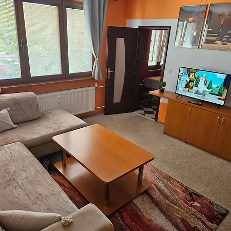 Wolf Luxusne S Plnou Vybavou S Bezplatnym Parkovanim Smart Tv A Optickym Internetom Priamo V Povazskej Bystrici Ticha Lokalita S Vsade Blizko Vhodne Pre Jednotlivcov Rodiny Pracovne Cesty Turistiku Aj Oddych Plne Vybavena Kuchyna * Považská Bystrica